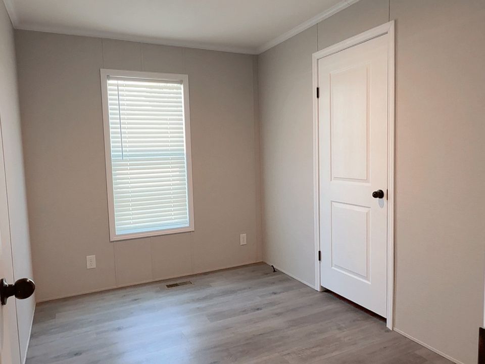2nd image of 191 S Pine Dr