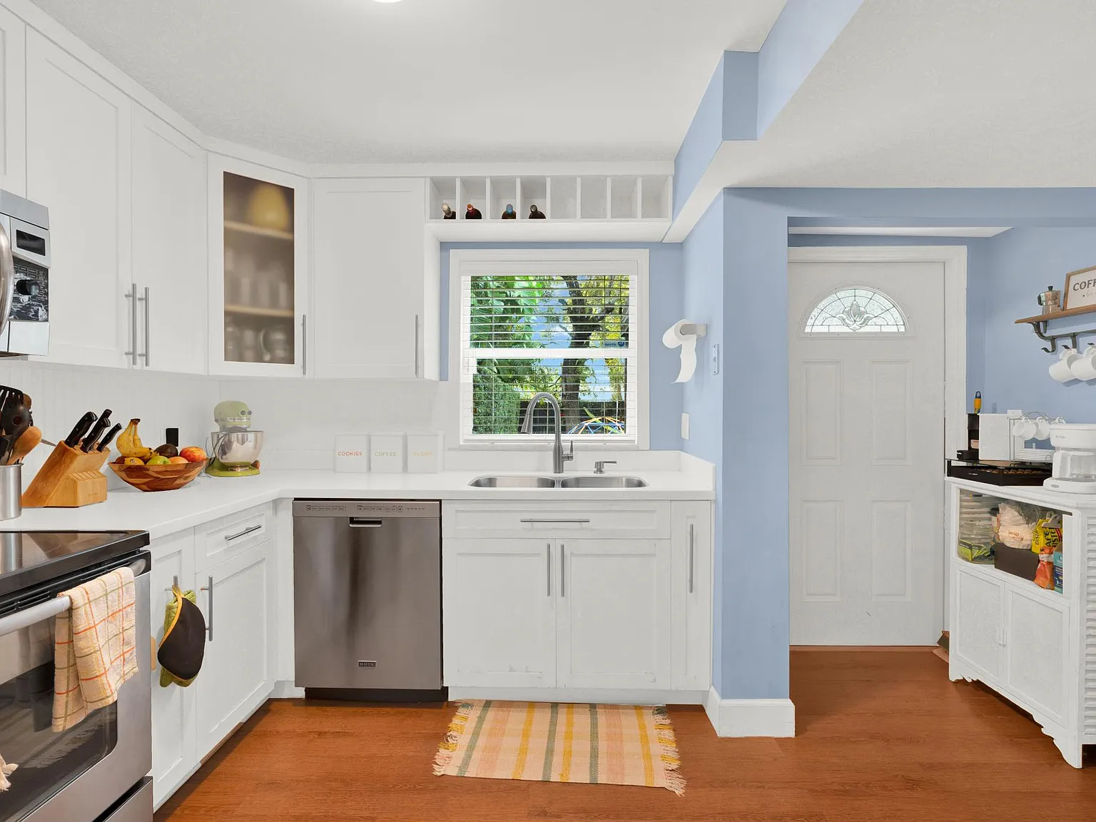 3 bed, 1378 sqft, $3,300 — Photo 3