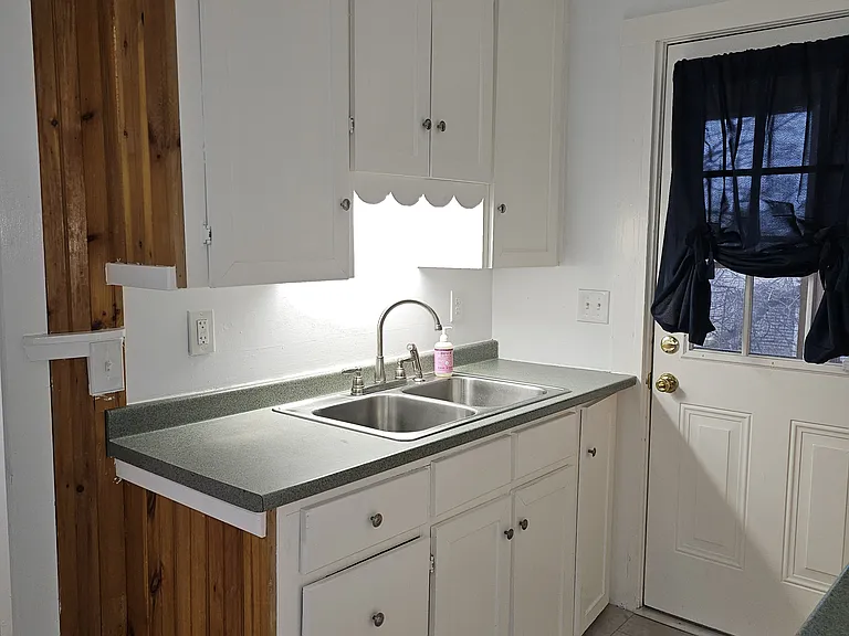 12 Maple St #B — Photo 2