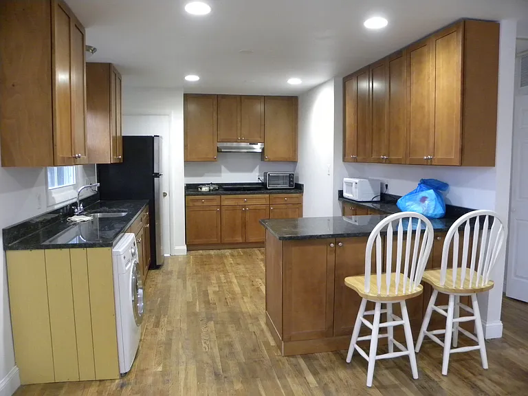 12115 Grandview Ave — Photo 2