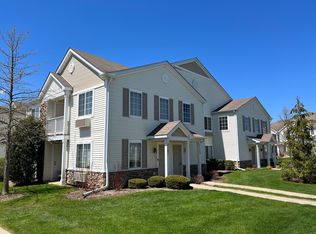 2123 Silverstone Dr, Carpentersville, IL 60110