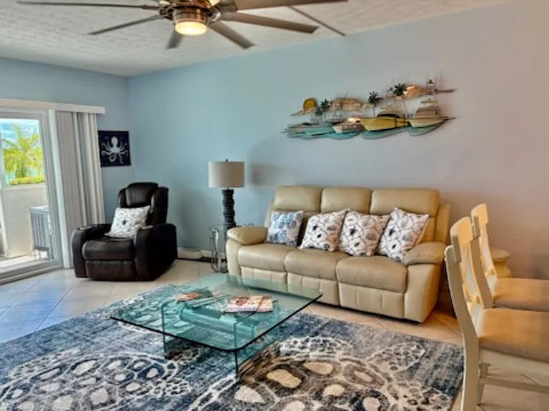 60 Pelican St W #106 — Photo 9