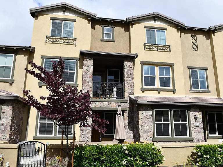 460 Prosperity Dr — Photo 1