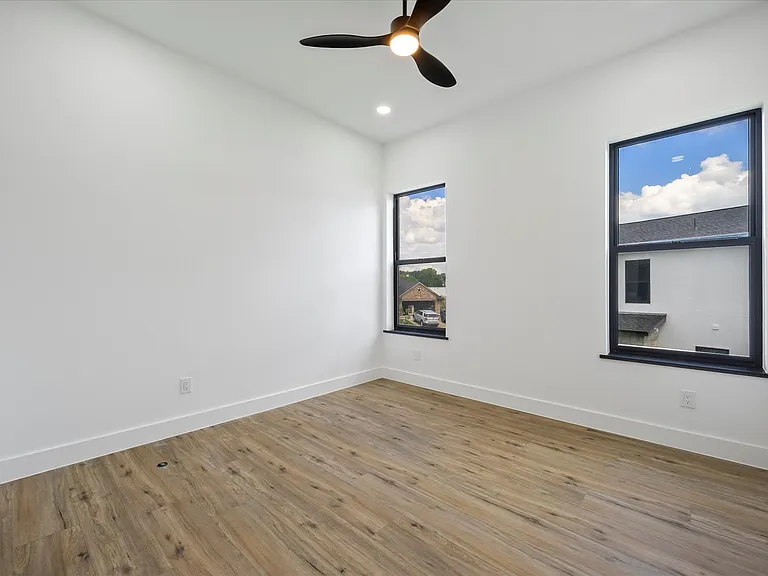 2811 Rodeo Dr — Photo 5