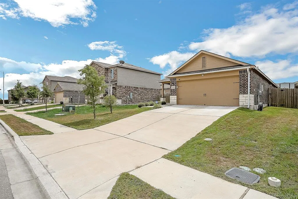 3 bed, 2.0 bath, 1660 sqft, $1,850 — Photo 3