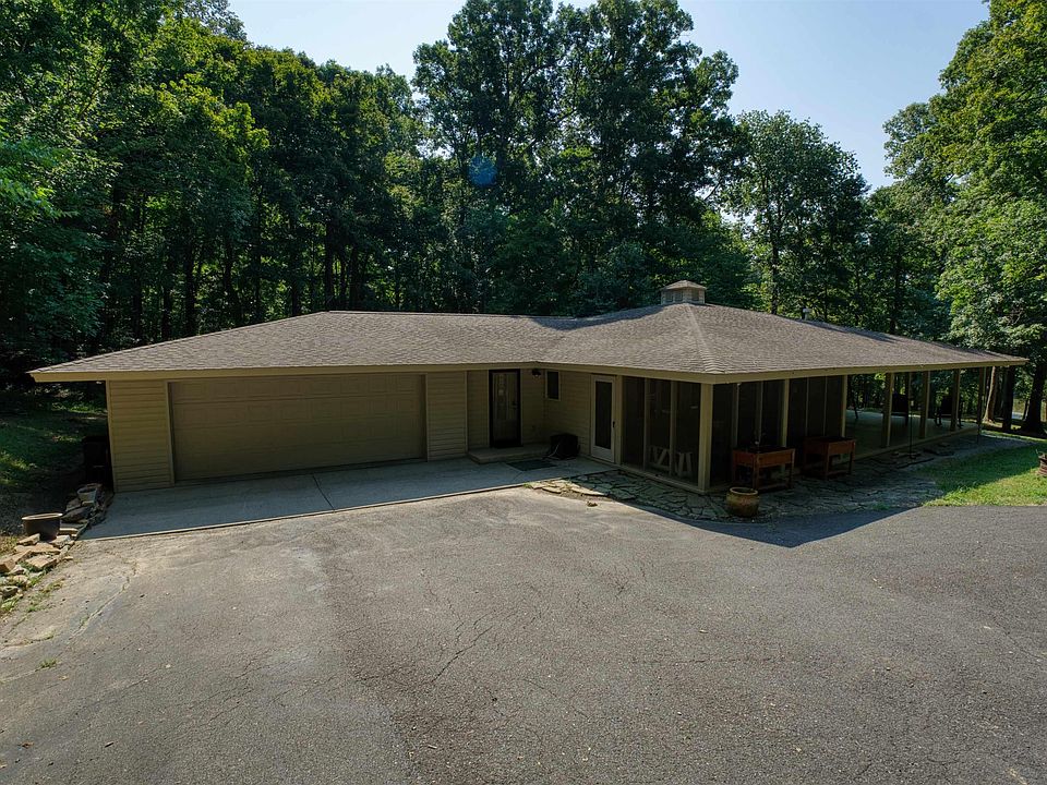 1st image of 716 Wesley Ln