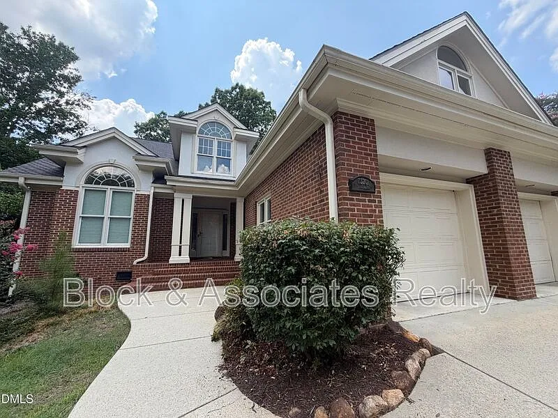 3 bed, 4.0 bath, $4,200 — Photo 2