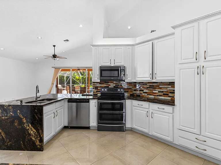 21698 Abington Ct — Photo 18