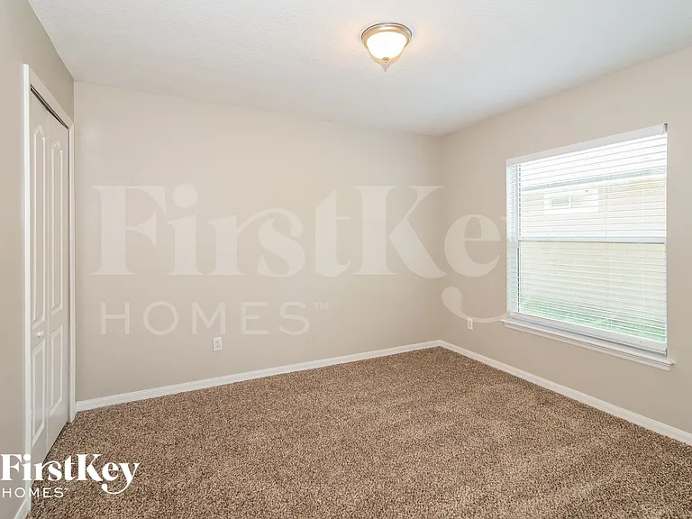 581 Longmill Ln — Photo 11