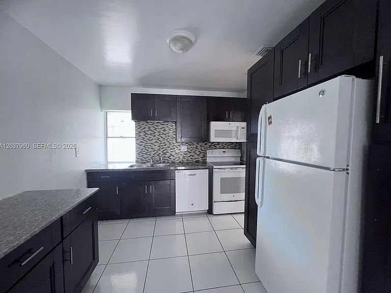 2430 SW 81st Ave #408 — Photo 6