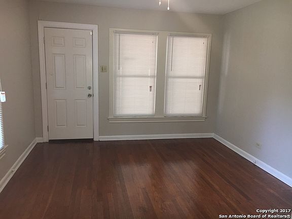 4th image of 719 E Southcross Blvd