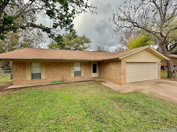 203 HIGH MEADOW DR, Pleasanton, TX 78064