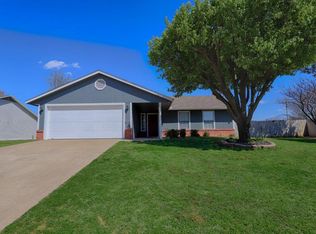 1112 N Fieldstone Ave, Fayetteville, AR 72704
