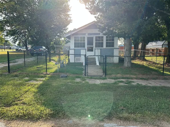 108 N 1st St, Sperry, OK 74073