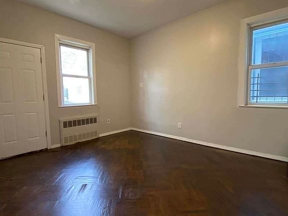 4th image of 864 E 15th St #A