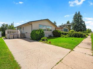 5607 43rd St, Lloydminster, AB T9V0A5