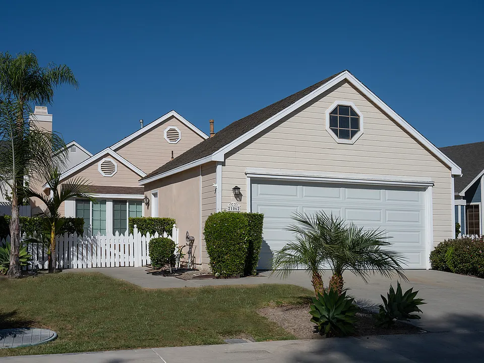 21062 Redwood Ln