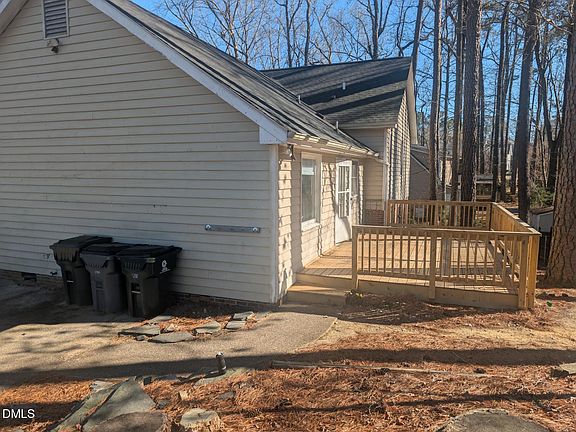 3rd image of 101 Oxford Cir