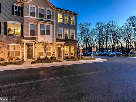 4th image of 302 White Oak Way