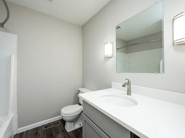 Black Hawk Apartments — Photo 20