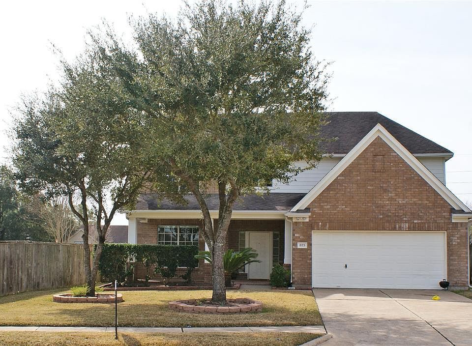 1st image of 823 Deer Hollow Dr