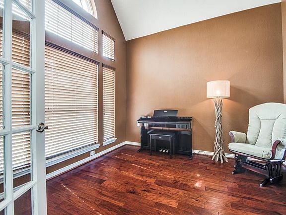 3rd image of 3520 Boxwood Dr