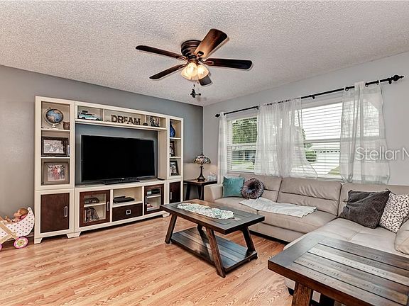 5th image of 3006 Norwich Dr W