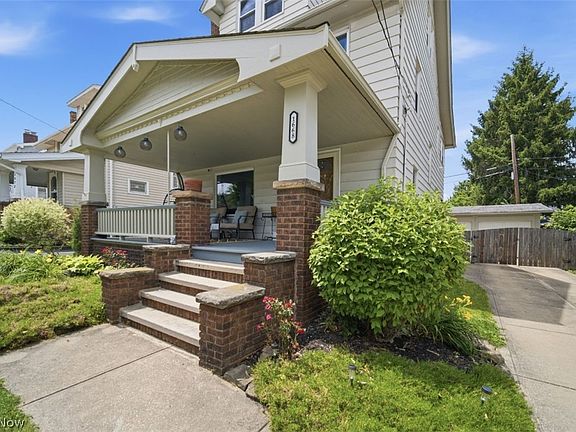 5th image of 1668 Lewis Dr