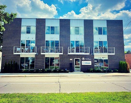 Front of building . Small and quiet building for professionals.