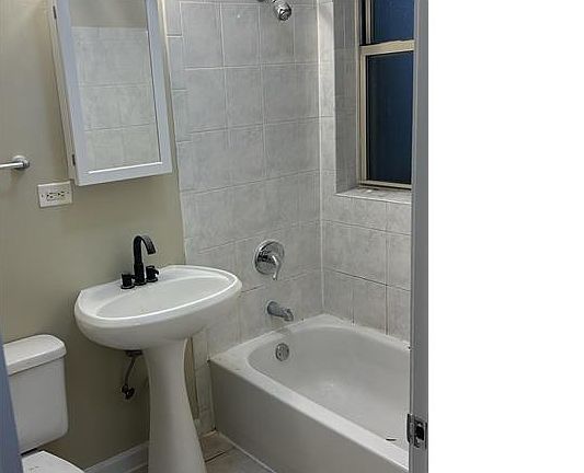 3rd image of 7552 S Essex Ave APT 2A