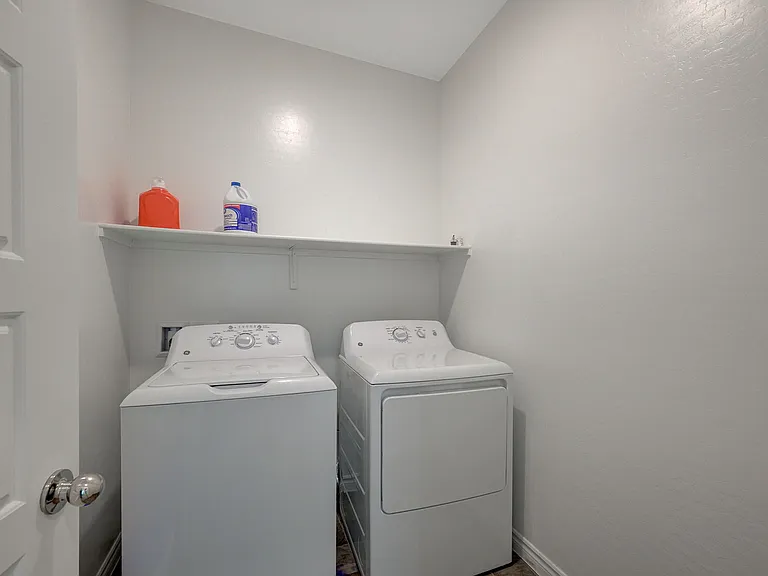 293 Mount Langley St — Photo 30