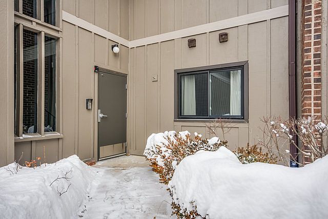 1st image of 29W391 Emerald Green Dr #32-E