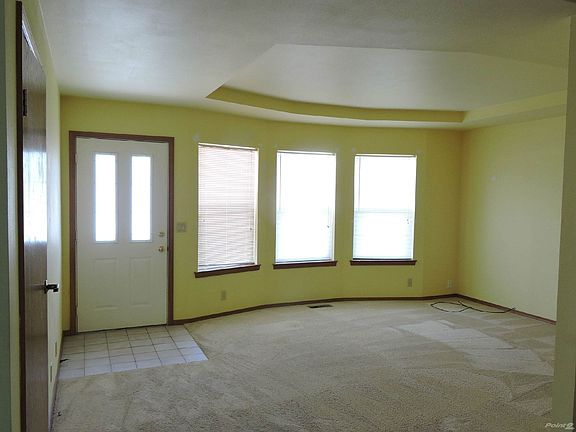 Entry/Living Room