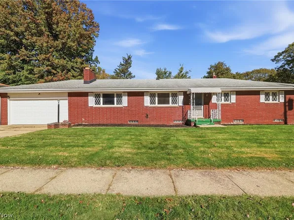 1489 Heights View Dr, Akron, OH 44305