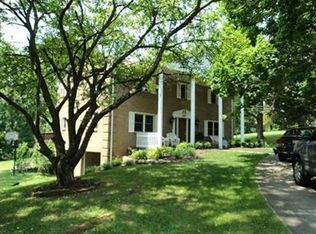 211 Oakridge Dr, Lower Burrell, PA 15068