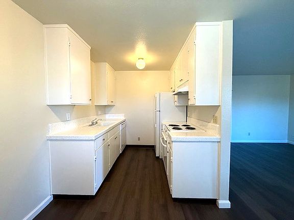 4th image of 8246 Kelton Dr APT A
