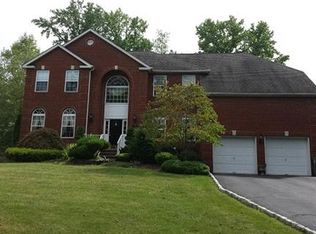 3 Tulip Ct, Monroe Township, NJ 08831