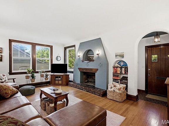 3rd image of 2135 Sutton Ave