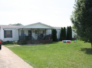4040 Delaware Dr, Dalzell, SC 29040