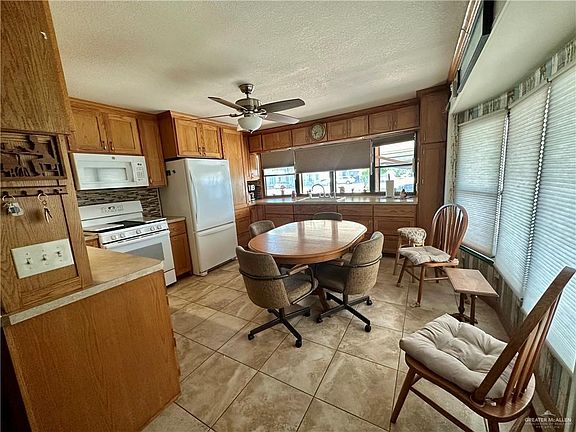 4th image of 802 Showers Dr