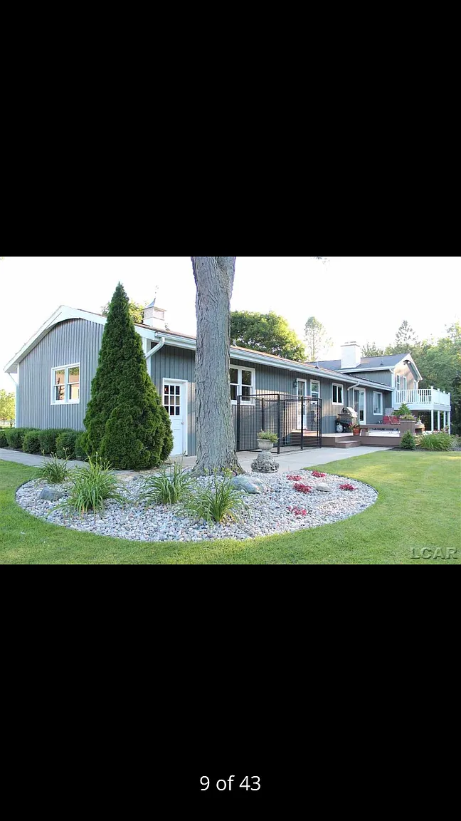 595 Meadowbrook Dr photo 1