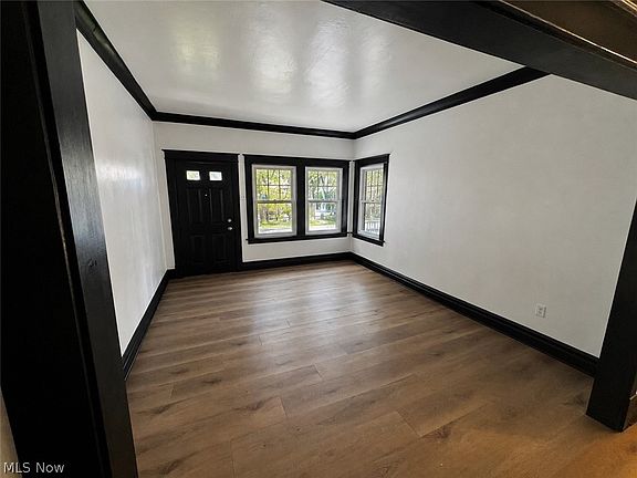 3rd image of 616 Seiberling St