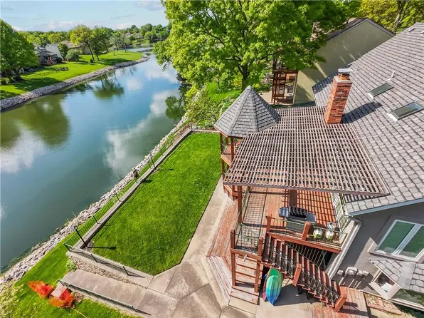 3610 NE Basswood Dr, Lees Summit, MO 64064