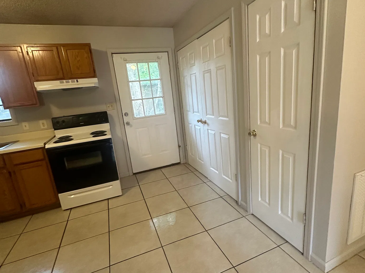 2 bed, 800 sqft, $800 — Photo 4