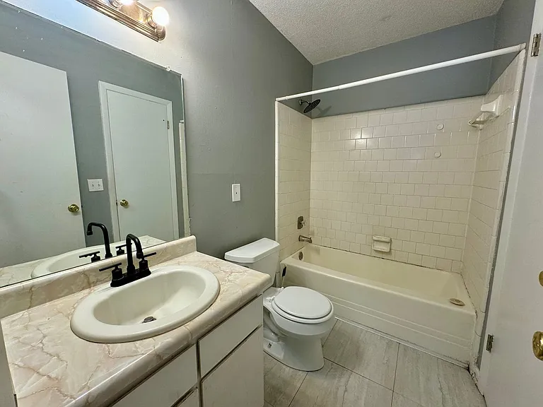 727 S Main St #112 — Photo 8