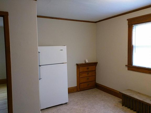 2nd image of 1528 Laurel Ave APT 4