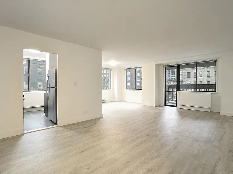 200 E 33rd St #11E — Photo 1