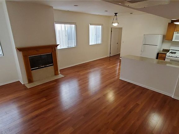 3rd image of 1952 Selby Ave #300