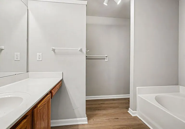 2224 Winthrop Chase Dr — Photo 12