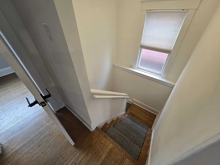 1047 Main St E #1 — Photo 6